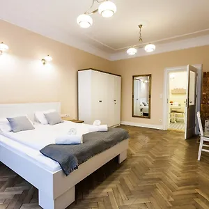 https://vintage-poselska-15-apartment.krakowhotelspoland.com